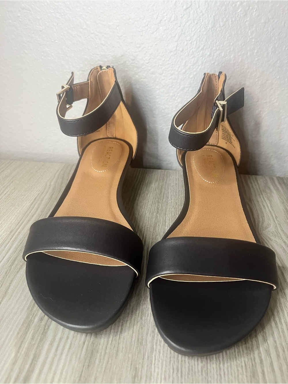 REACTION by Kenneth Cole - Great Viber Sandals in Navy
